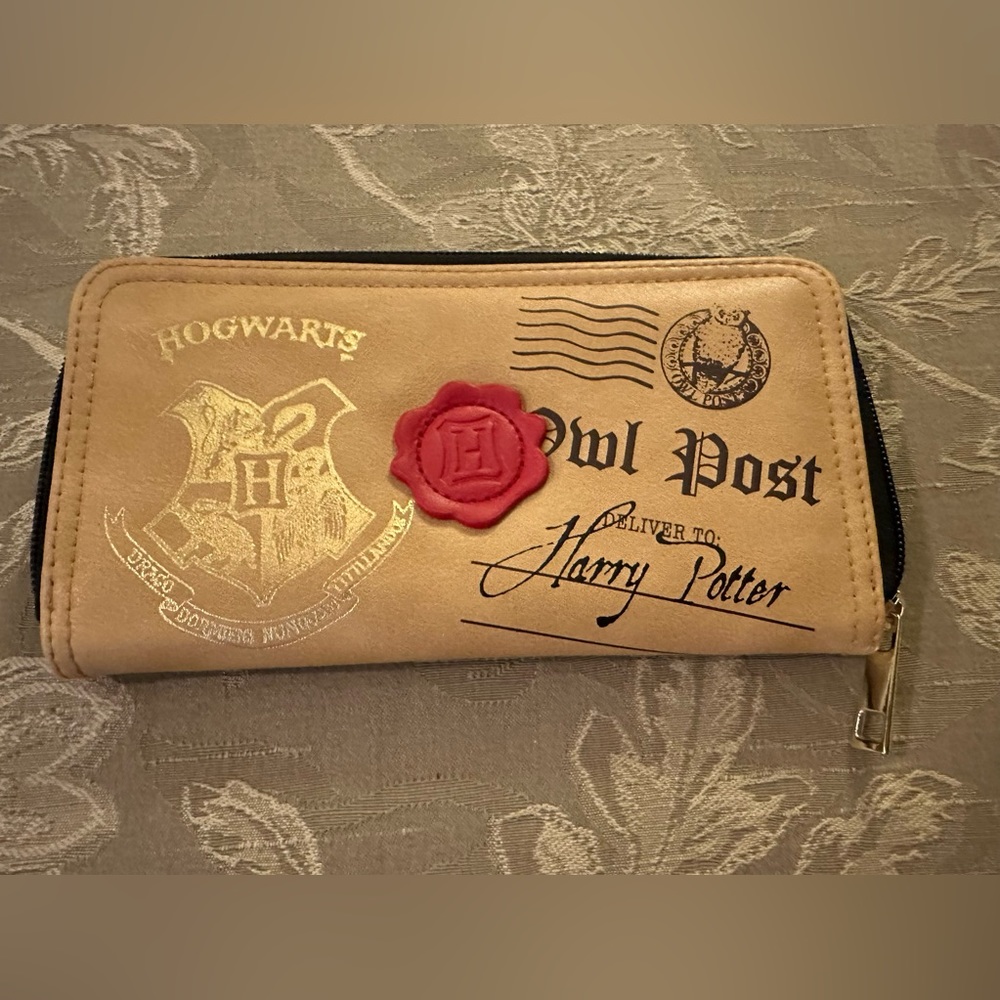 Rare Harry Potter Hogwarts Wallet